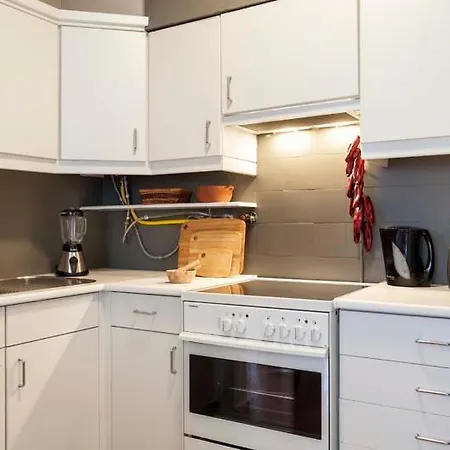 Villa Sleeps 4 Air Con Wifi T607990 *